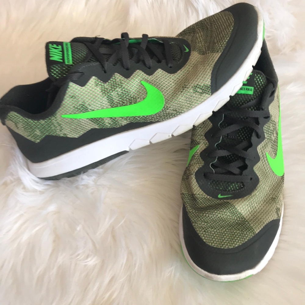 Nike Flex Exp RN 4